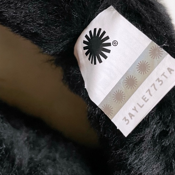 UGG Women’s Aubrielle Black Booties - Picture 8 of 8